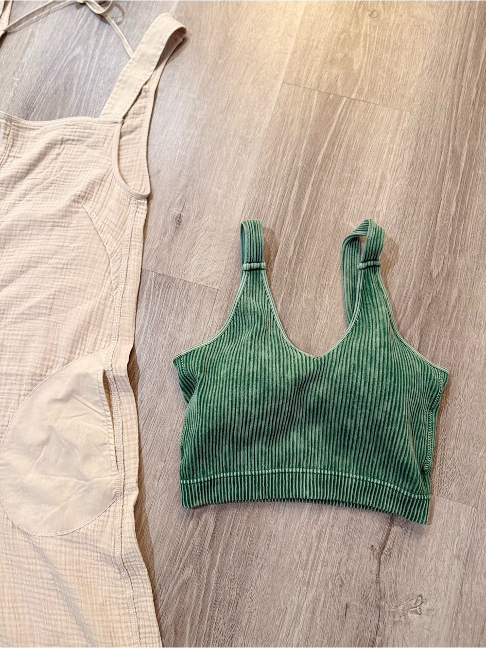 Zenana Set - Beige Gauze Jumpsuit, and Green Brami - S/M/L - Picture 3 of 15